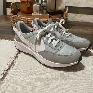 Nike gray and white men’s size 9 shoes